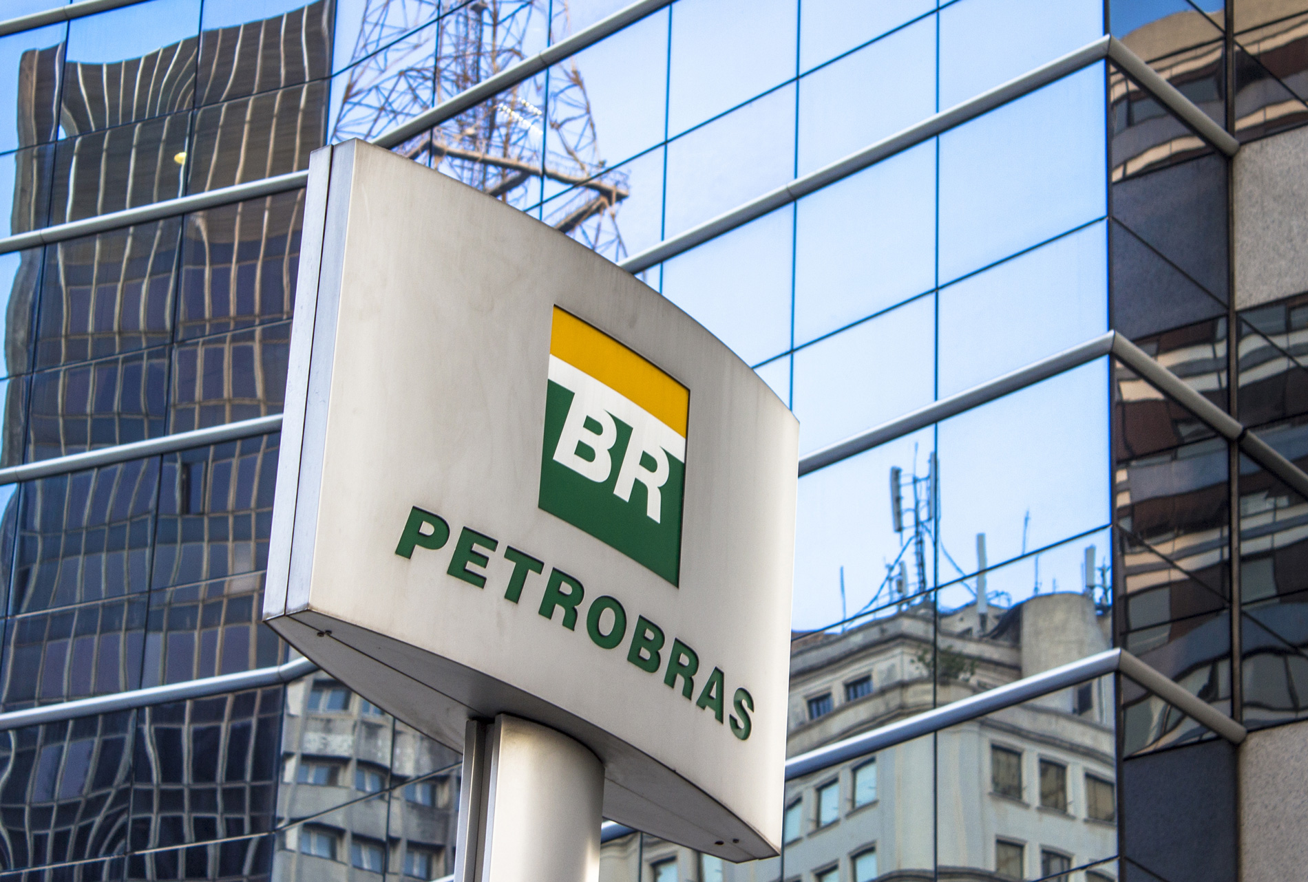 Petrobras eleva diesel em 8% na refinaria; gasolina sobe 5% - Abicom